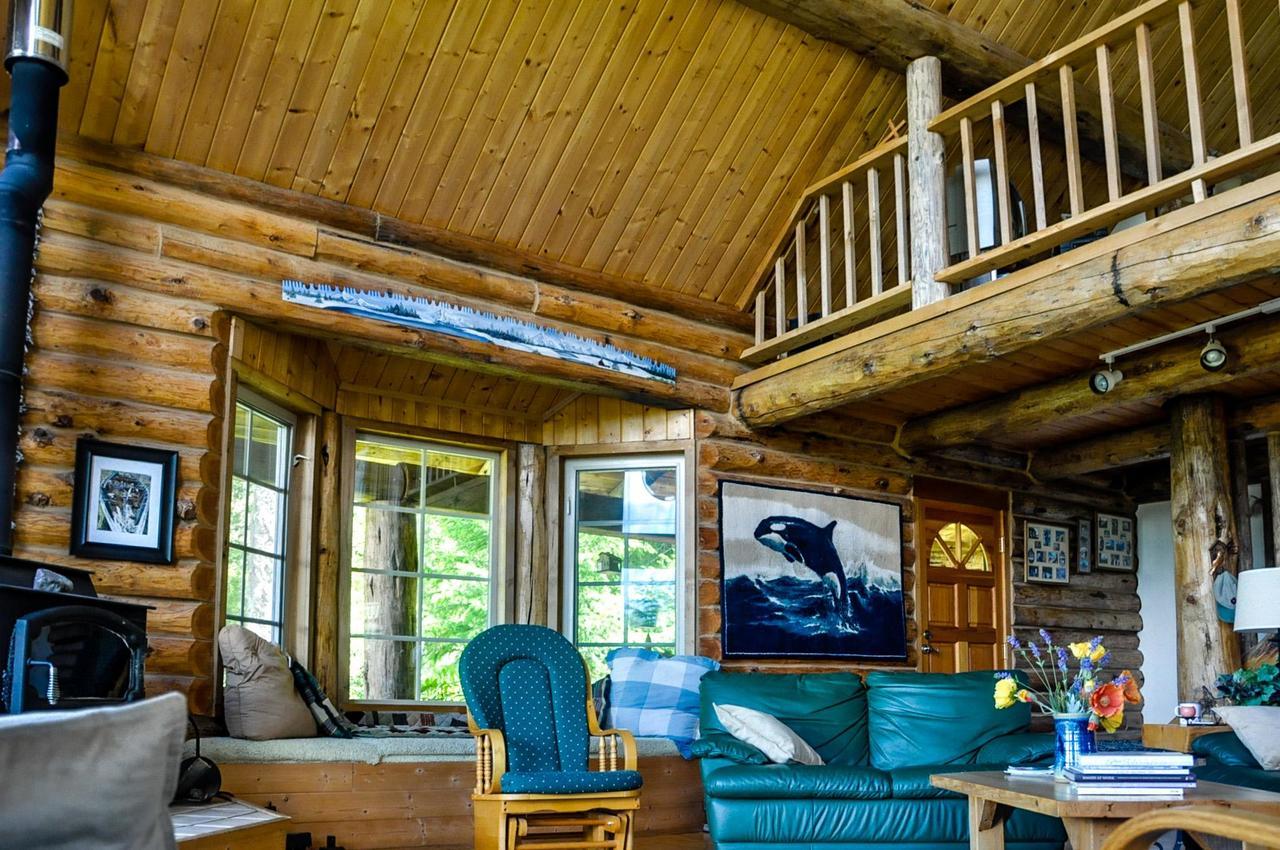 Log Home On Lopez-Spencer Spit Port Stanley Ngoại thất bức ảnh